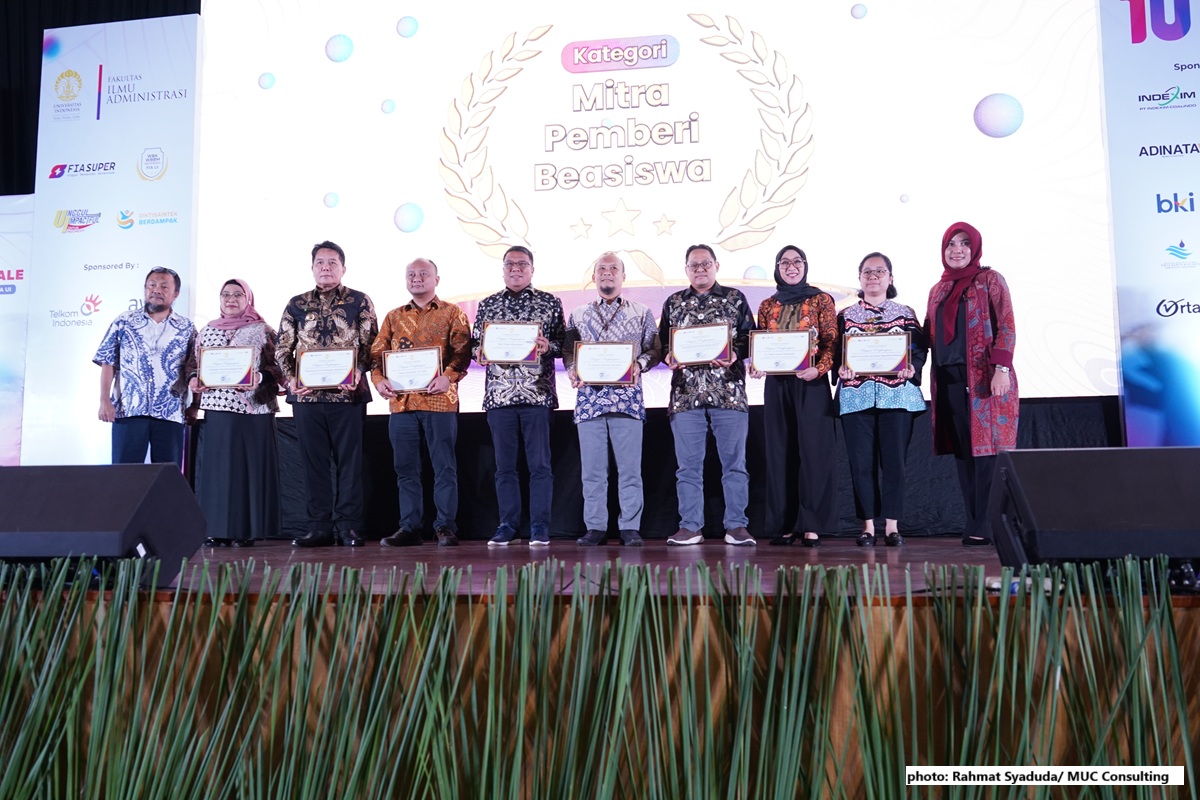 MUC Consulting Terima Penghargaan Mitra Strategis Pemberi Beasiswa dari FIA UI